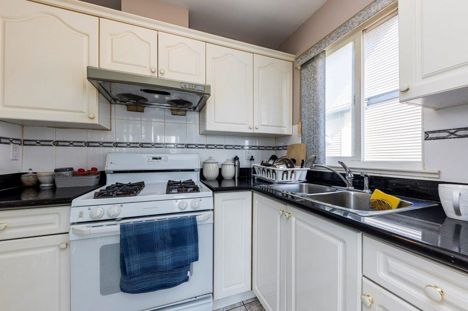 449 E 16th Street North Vancouver, BC - 12
