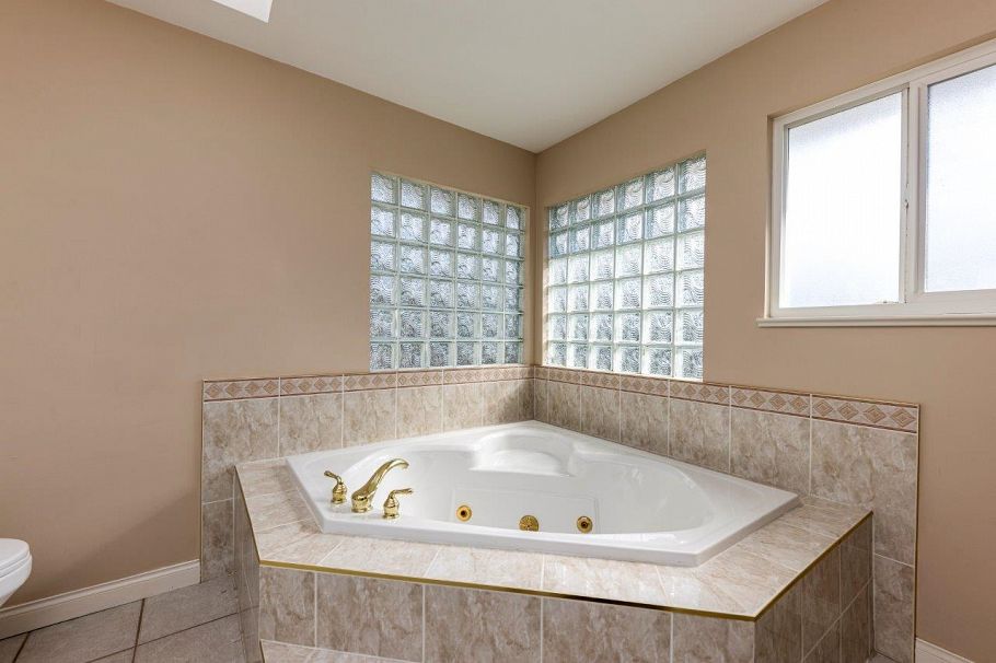 449 E 16th Street North Vancouver, BC - 20