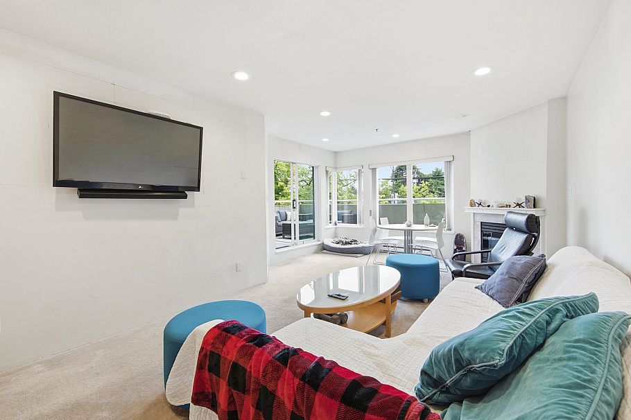 107 3280 W Broadway Vancouver, BC - 3