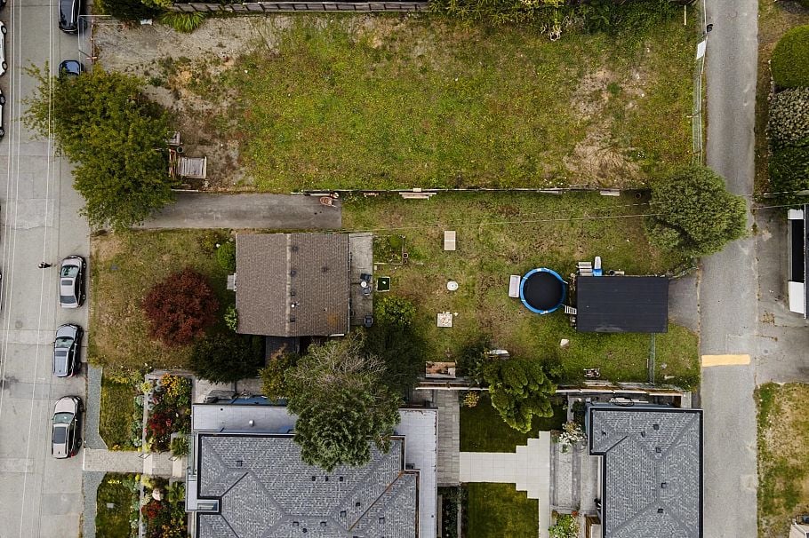 446 E 16th Street North Vancouver, BC - 4