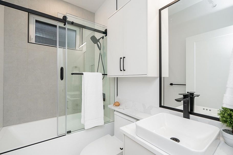 2 2753 Nanaimo Street Vancouver, BC - 16