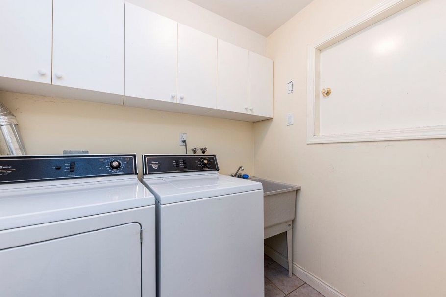 449 E 16th Street North Vancouver, BC - 32