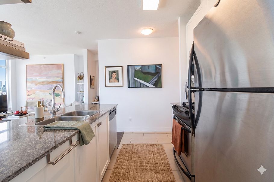 402 480 Robson Street Vancouver, BC - 3
