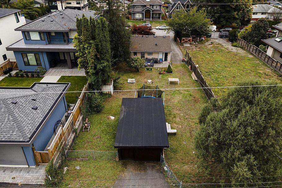 446 E 16th Street North Vancouver, BC - 7