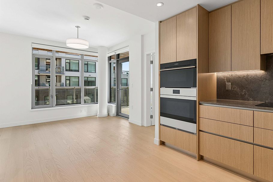 302 777 Harbour Way North Vancouver, BC - 13