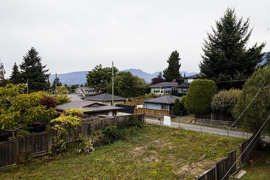 446 E 16th Street North Vancouver, BC - 8