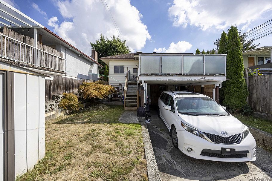 4605 Rupert Street Vancouver, BC - 2