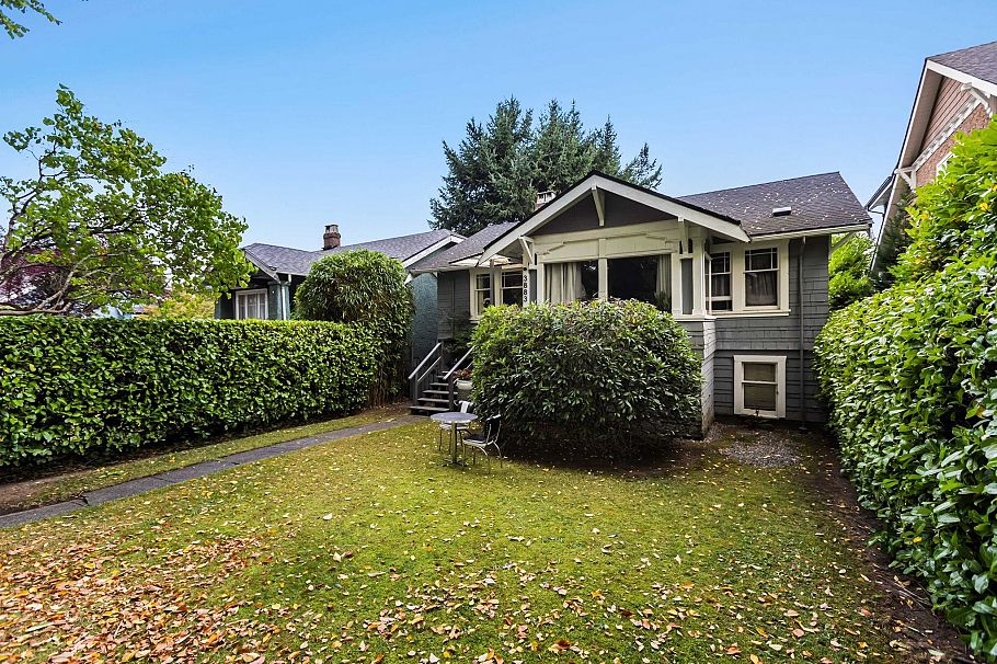 3883 W 20th Avenue Vancouver, BC - 2