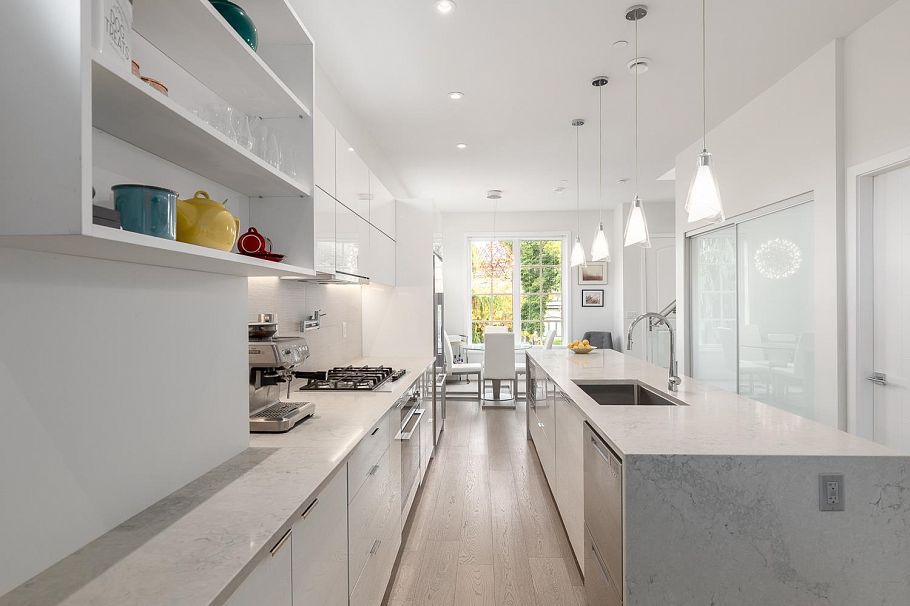 220 E 40th Avenue Vancouver, BC - 9