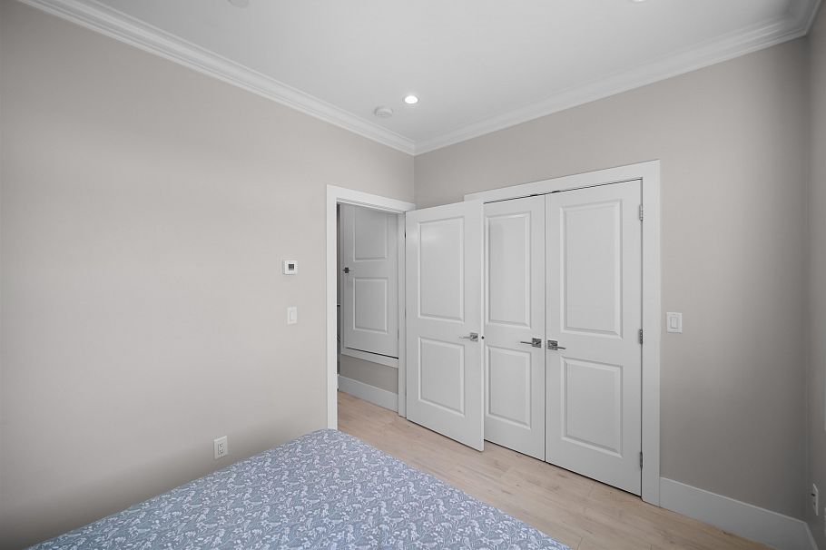 1475 E 55th Avenue Vancouver, BC - 11