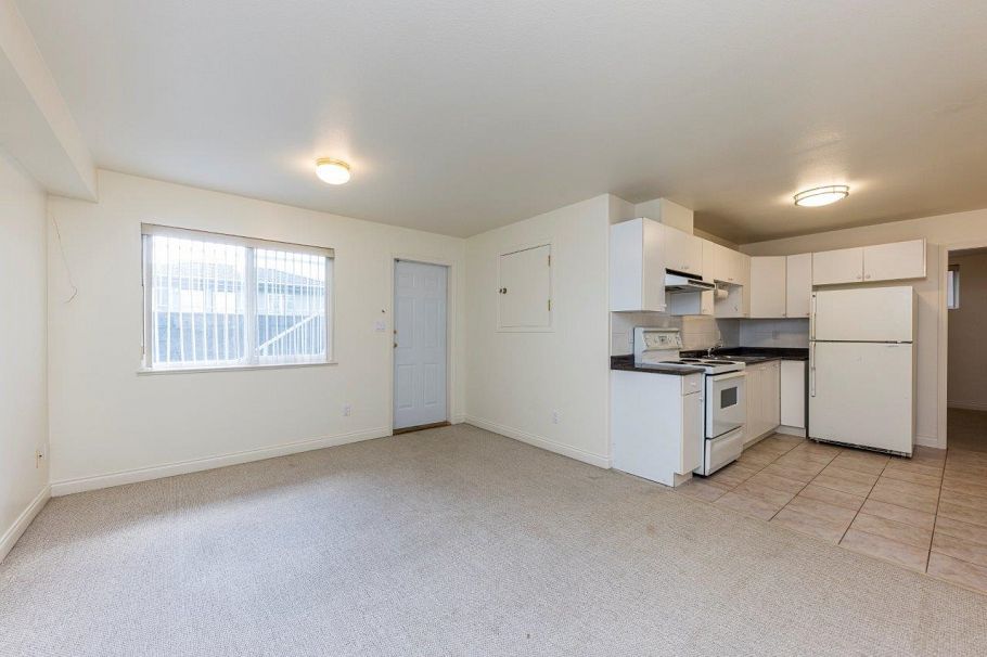 449 E 16th Street North Vancouver, BC - 28
