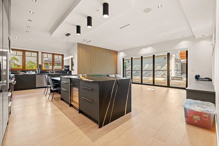2051 W King Edward Avenue Vancouver, BC - 9