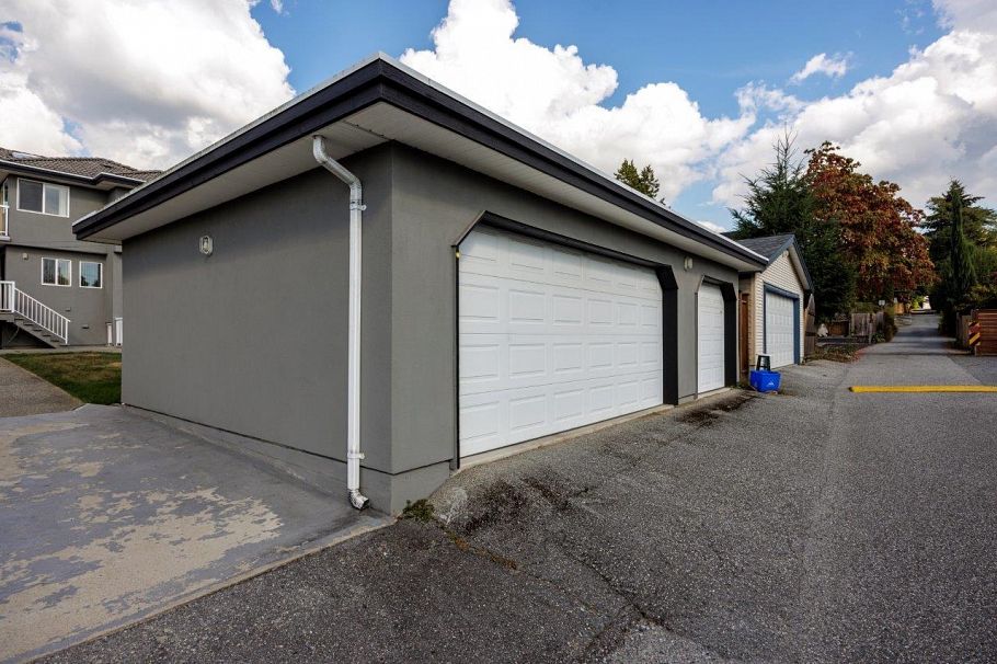 449 E 16th Street North Vancouver, BC - 37