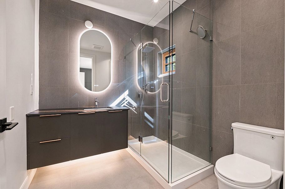 2051 W King Edward Avenue Vancouver, BC - 23