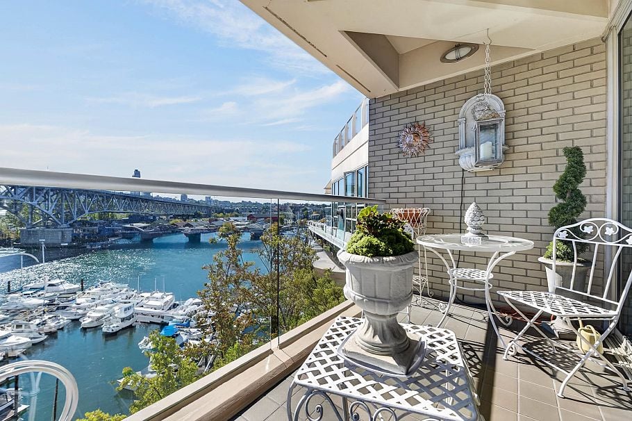 804 1600 Hornby Street Vancouver, BC - 3
