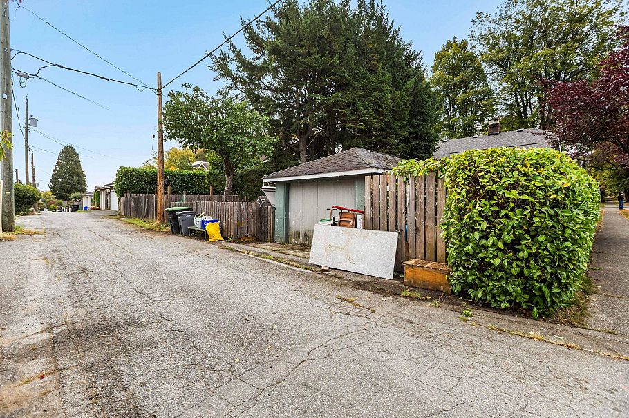 3895 W 20th Avenue Vancouver, BC - 4