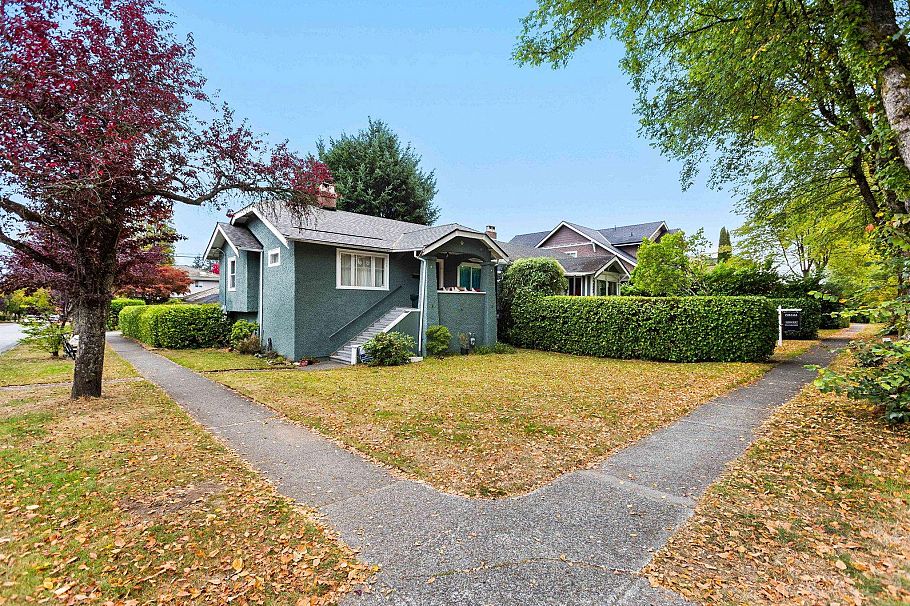 3895 W 20th Avenue Vancouver, BC - 1