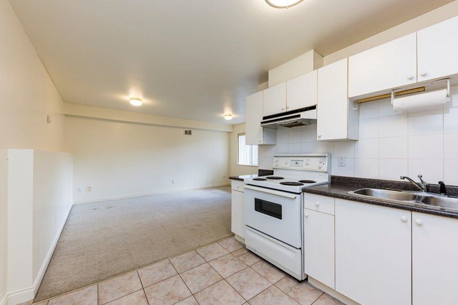 449 E 16th Street North Vancouver, BC - 29