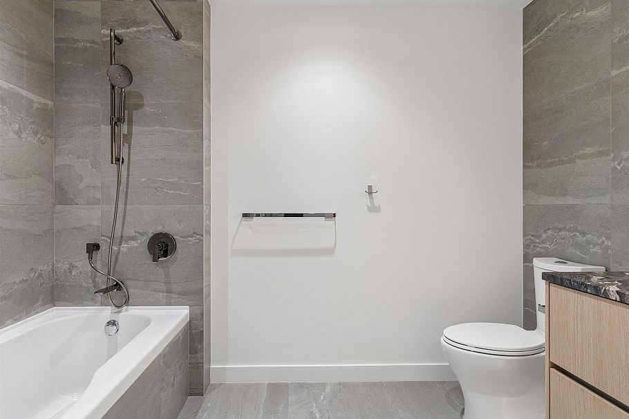 302 777 Harbour Way North Vancouver, BC - 9
