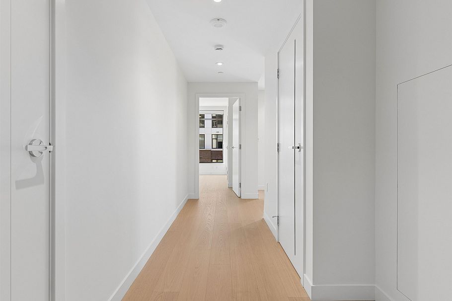302 777 Harbour Way North Vancouver, BC - 10
