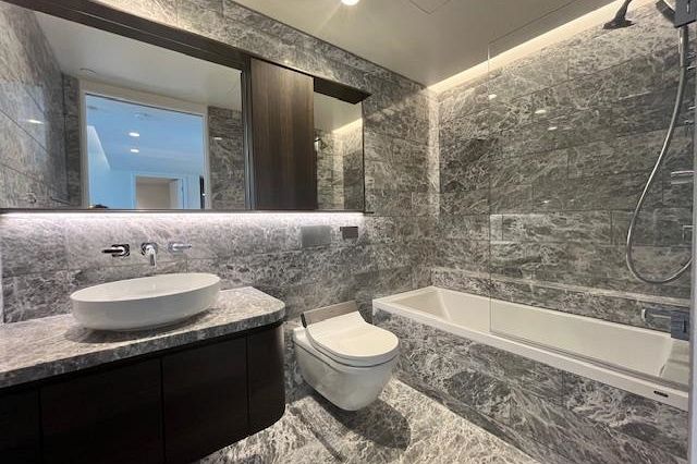 902 1408 Robson Street Vancouver, BC - 2