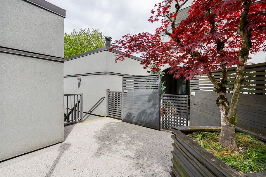 1304 W 7th Avenue Vancouver, BC - 32