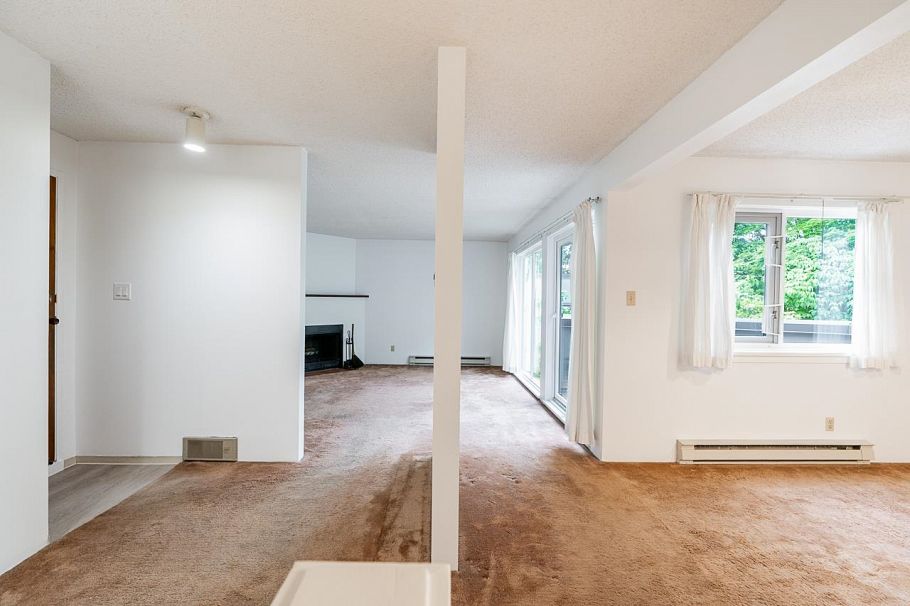 1304 W 7th Avenue Vancouver, BC - 1