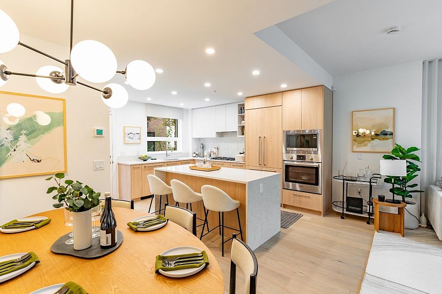 140 2050 Glenaire Drive North Vancouver, BC - 1