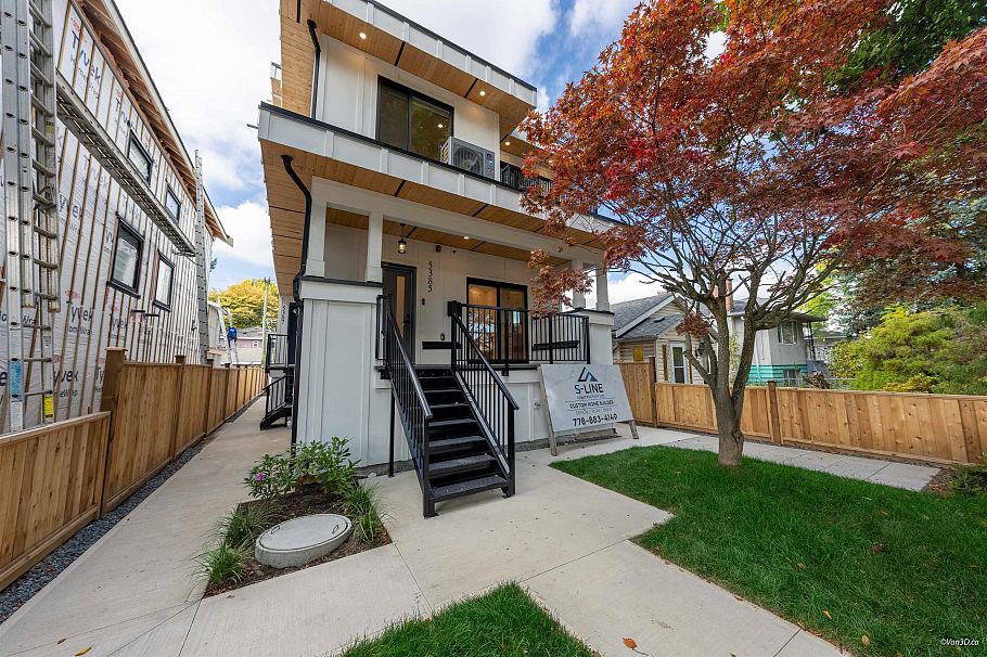 2 5385 Earles Street Vancouver, BC - 2