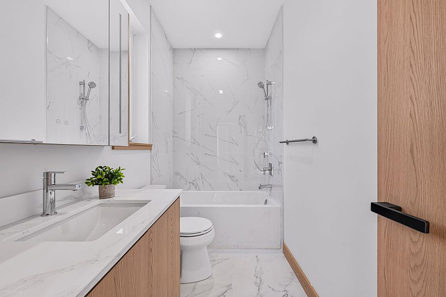 3 1325 E 37th Avenue Vancouver, BC - 10