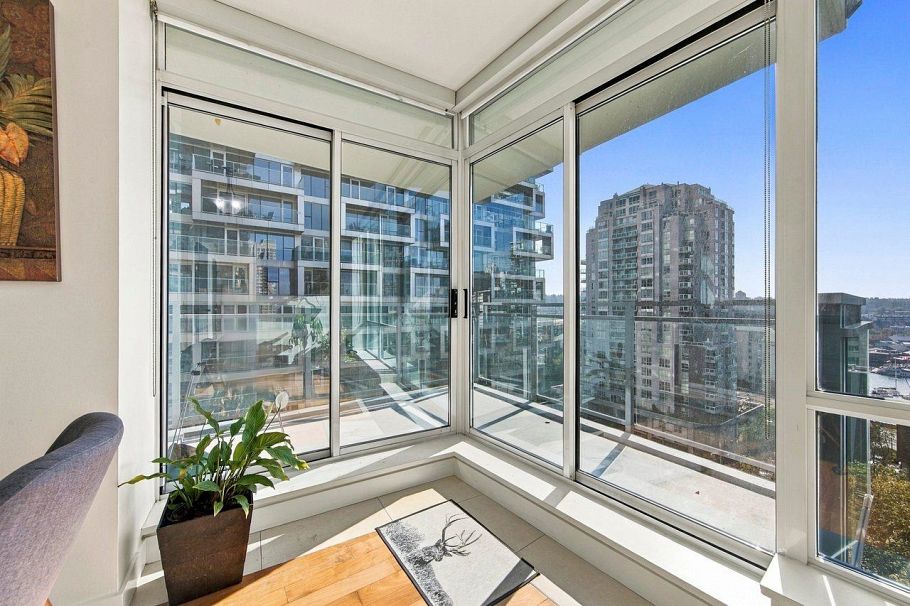 1004 1455 Howe Street Vancouver, BC - 5