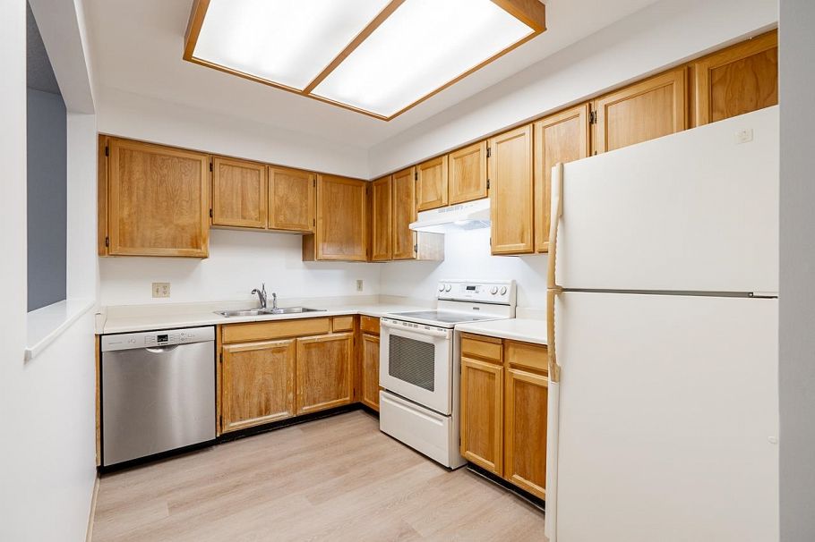 1304 W 7th Avenue Vancouver, BC - 10