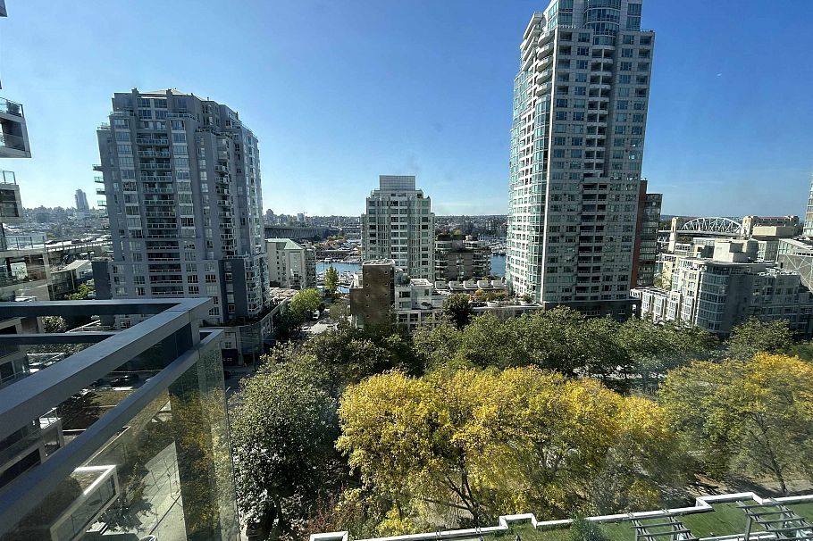 1004 1455 Howe Street Vancouver, BC - 23