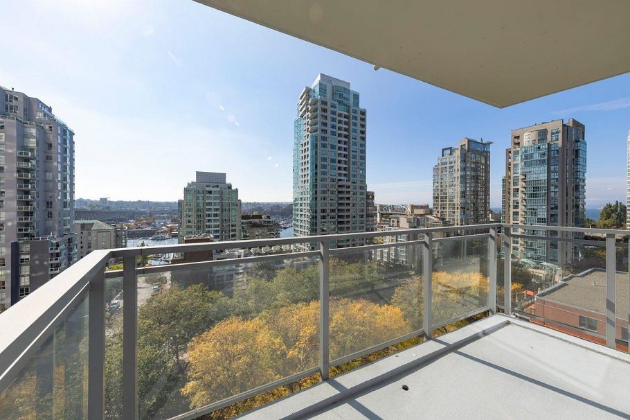 1004 1455 Howe Street Vancouver, BC - 1