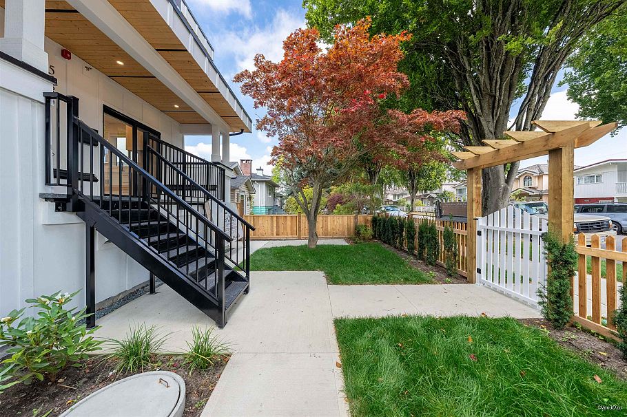 2 5385 Earles Street Vancouver, BC - 4