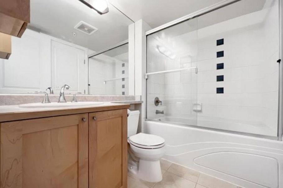 208 3580 W 41st Avenue Vancouver, BC - 3