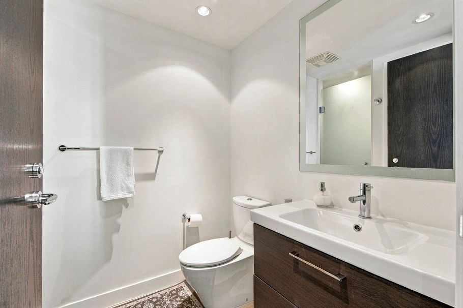 1004 1455 Howe Street Vancouver, BC - 21