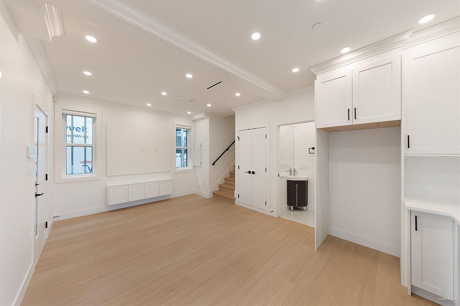 2 5385 Earles Street Vancouver, BC - 11