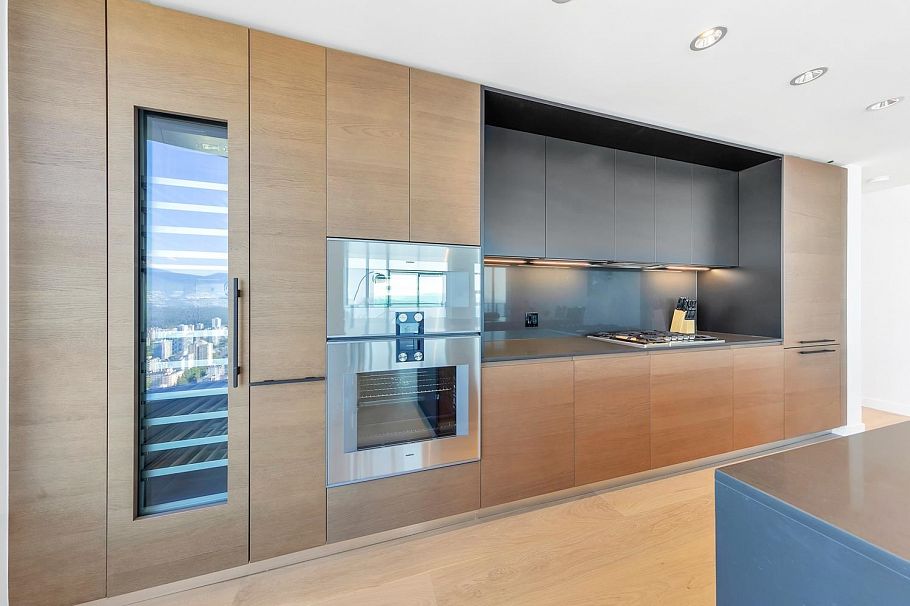 5502 1289 Hornby Street Vancouver, BC - 3