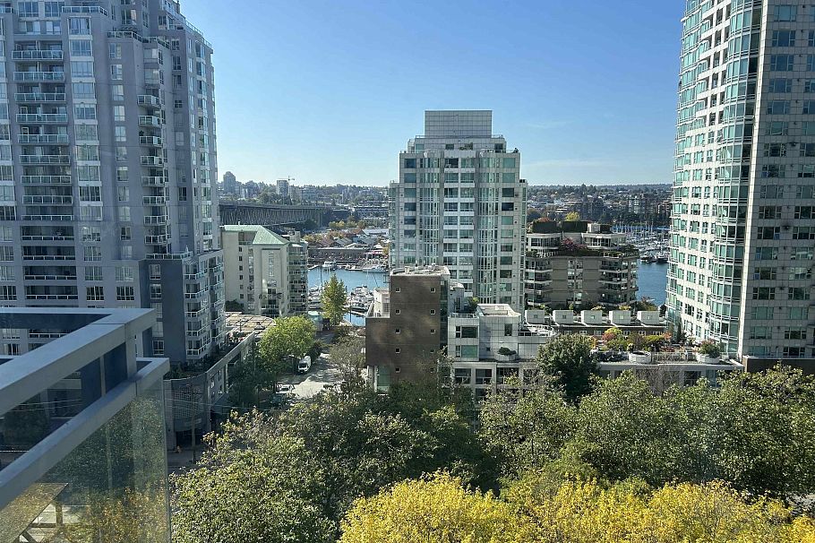 1004 1455 Howe Street Vancouver, BC - 24