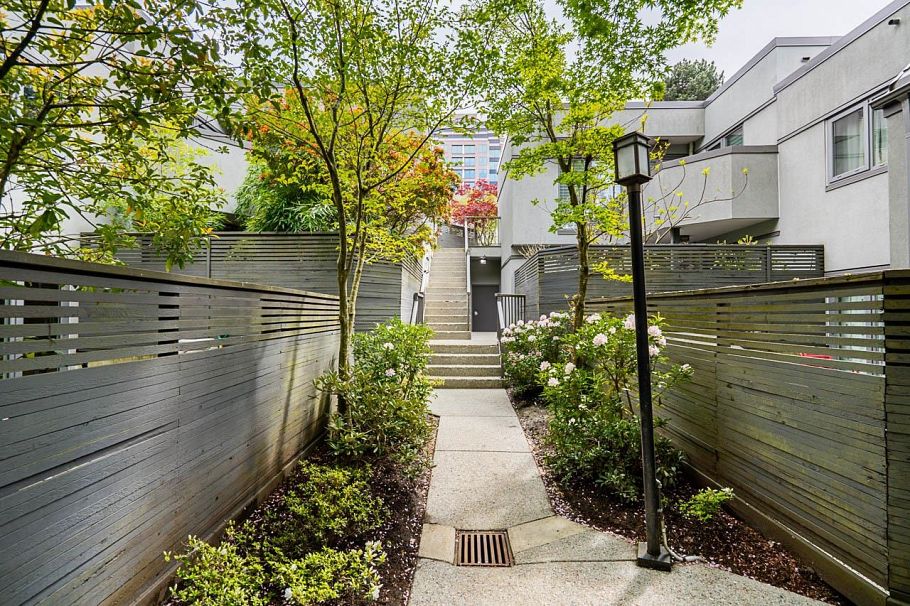 1304 W 7th Avenue Vancouver, BC - 30