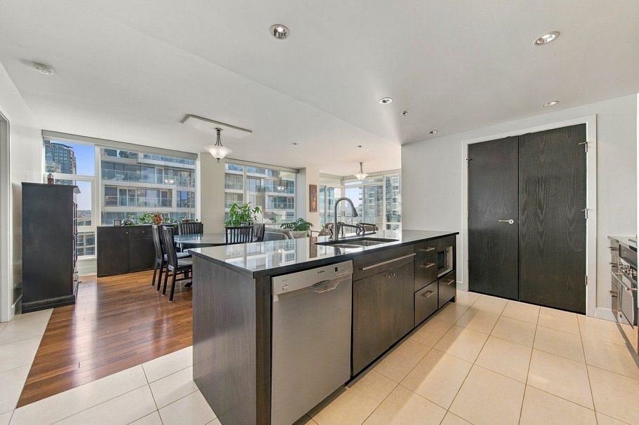 1004 1455 Howe Street Vancouver, BC - 10