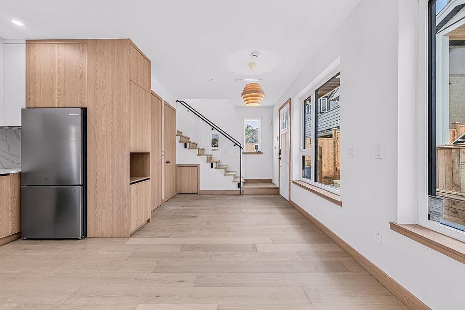 3 1325 E 37th Avenue Vancouver, BC - 7