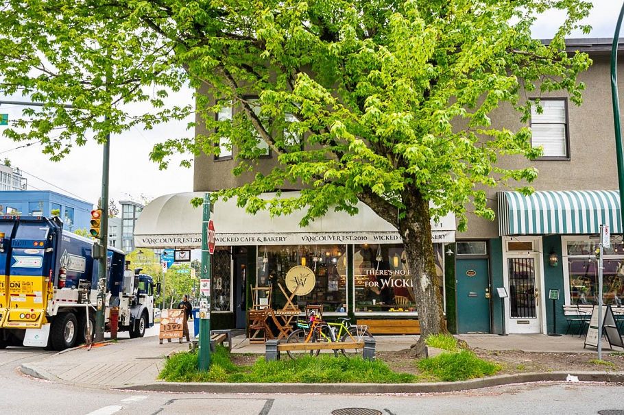 1304 W 7th Avenue Vancouver, BC - 36