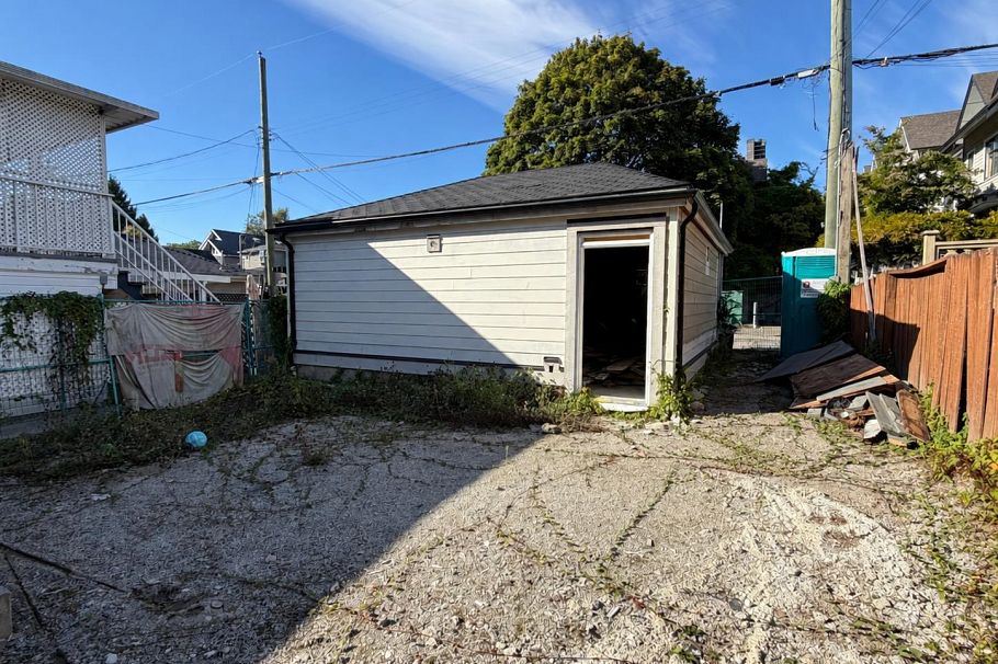 2911 W 34th Avenue Vancouver, BC - 5
