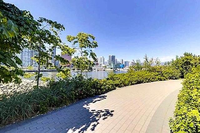 1618 Columbia Street Vancouver, BC - 25