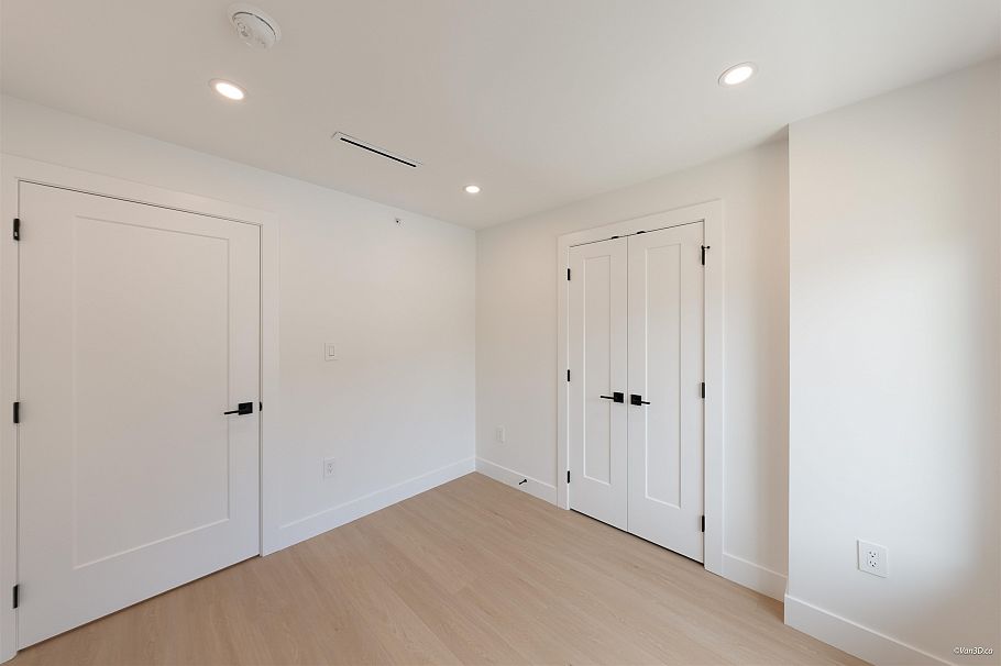 1 5385 Earles Street Vancouver, BC - 11