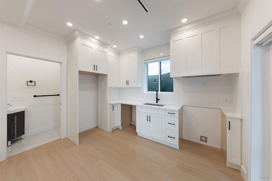 2 5385 Earles Street Vancouver, BC - 9