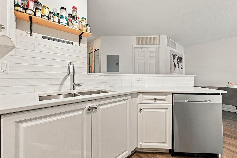 323 760 Kingsway Vancouver, BC - 10