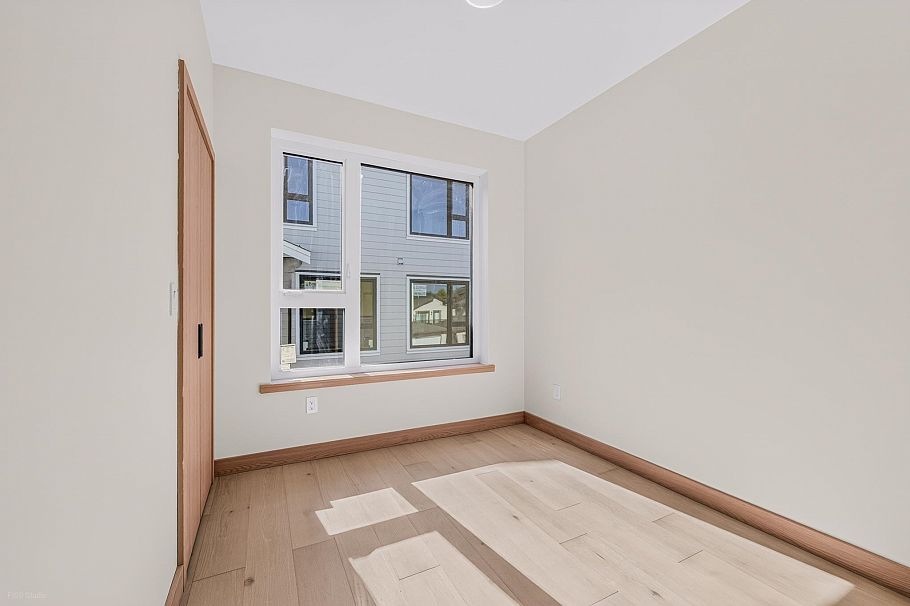 3 1325 E 37th Avenue Vancouver, BC - 9